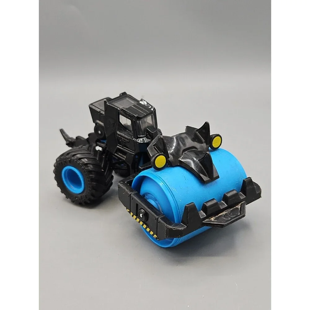 Monster Jam Official Black Rolland Dirt Squad Steamroller Monster Truck 1:64